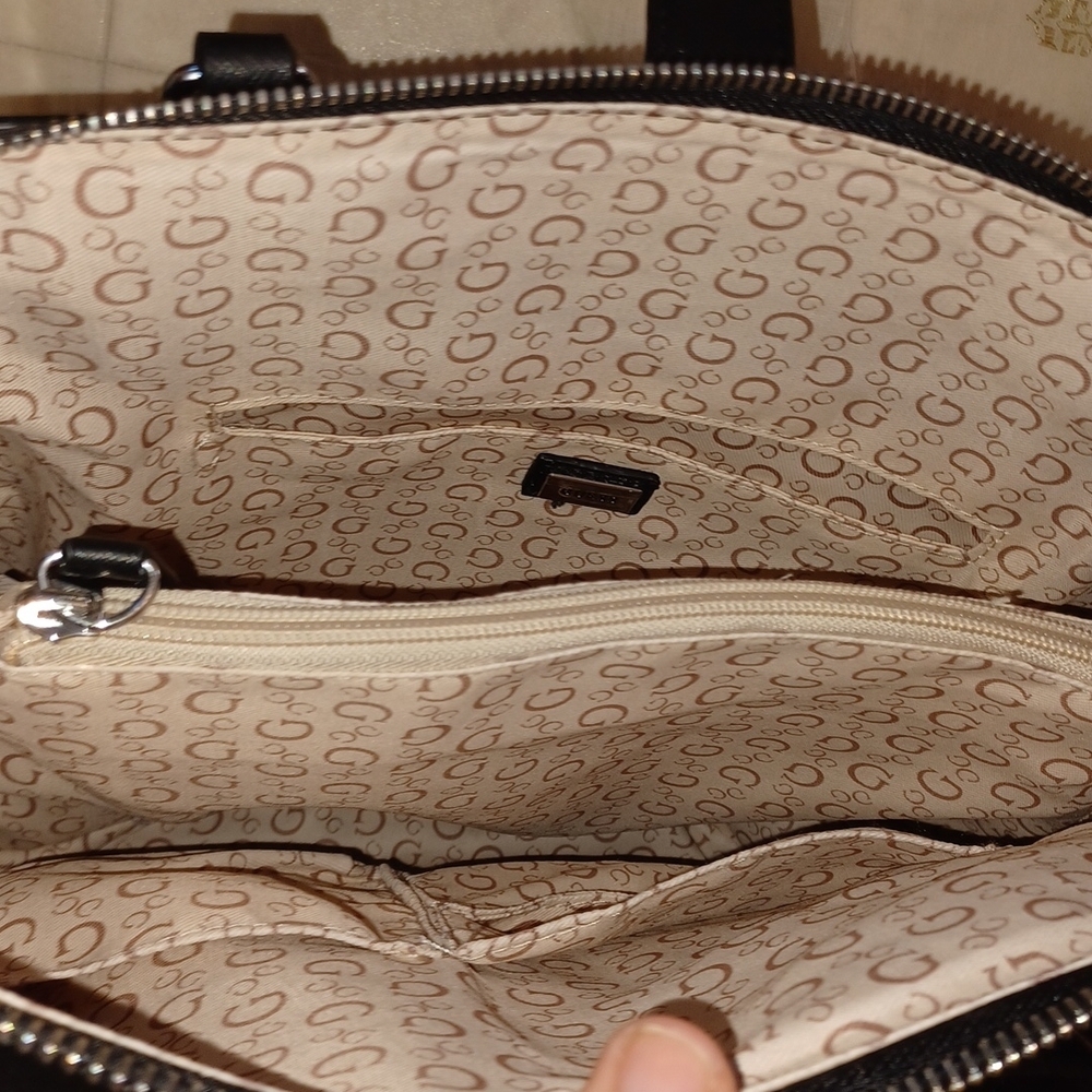 Guess the Safia faux leather satchel purse large - Picture 3 of 4